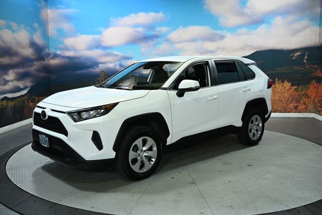 Used 2022 Toyota RAV4 LE image 4