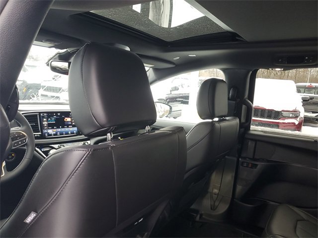 New 2026 Chrysler Pacifica Select FWD image 11