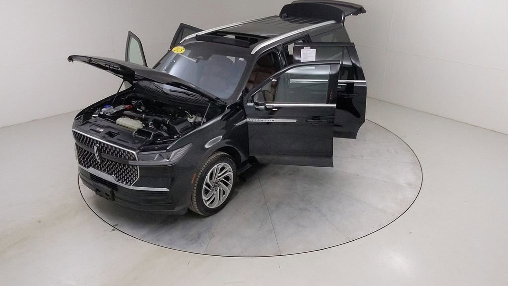 Used 2025 Lincoln Navigator L Reserve image 49