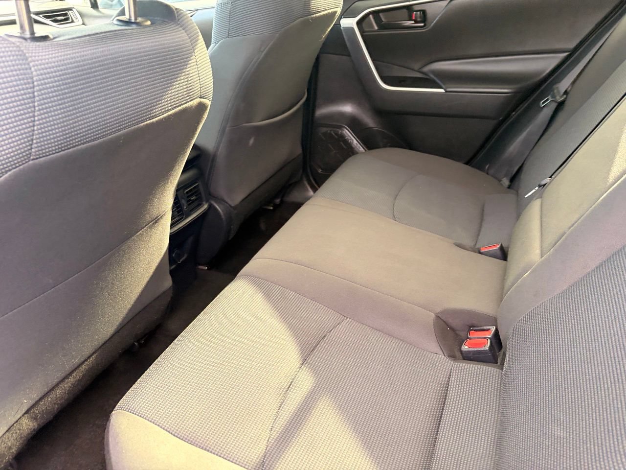 Used 2022 Toyota RAV4 LE FWD image 16