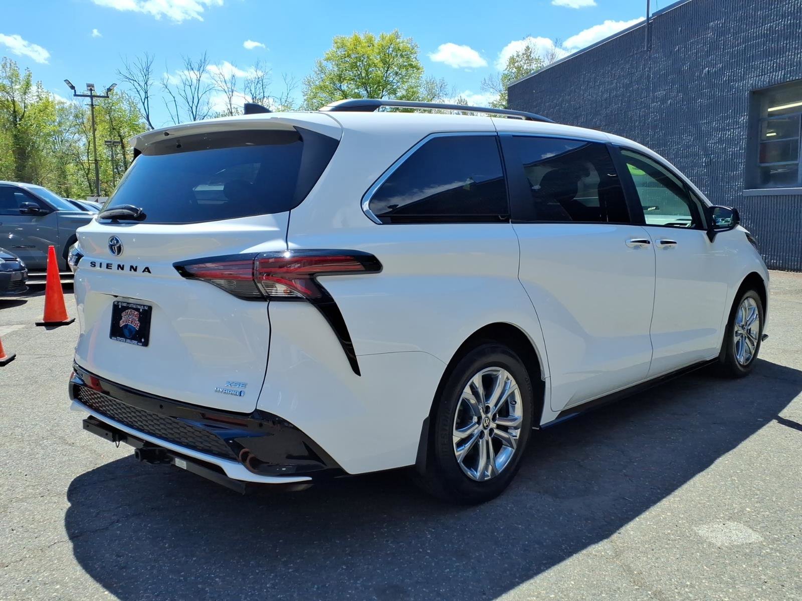 Certified 2023 Toyota Sienna XSE w/ XSE Plus Package AWD/4WD image 6