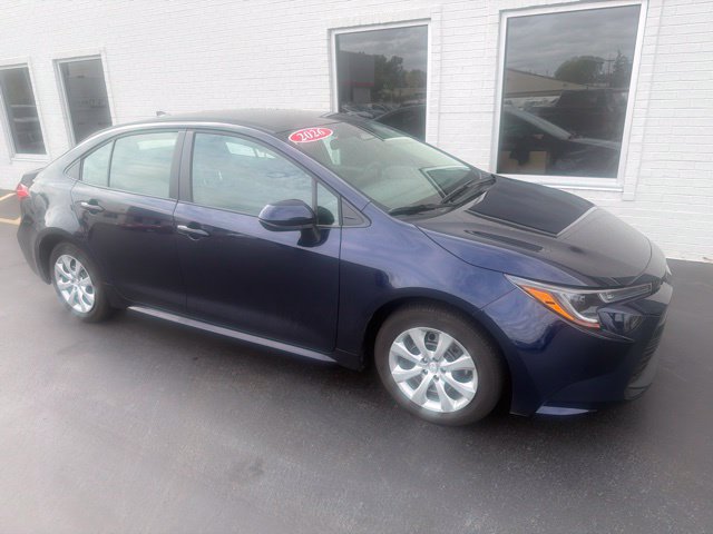 Used 2026 Toyota Corolla LE FWD image 2