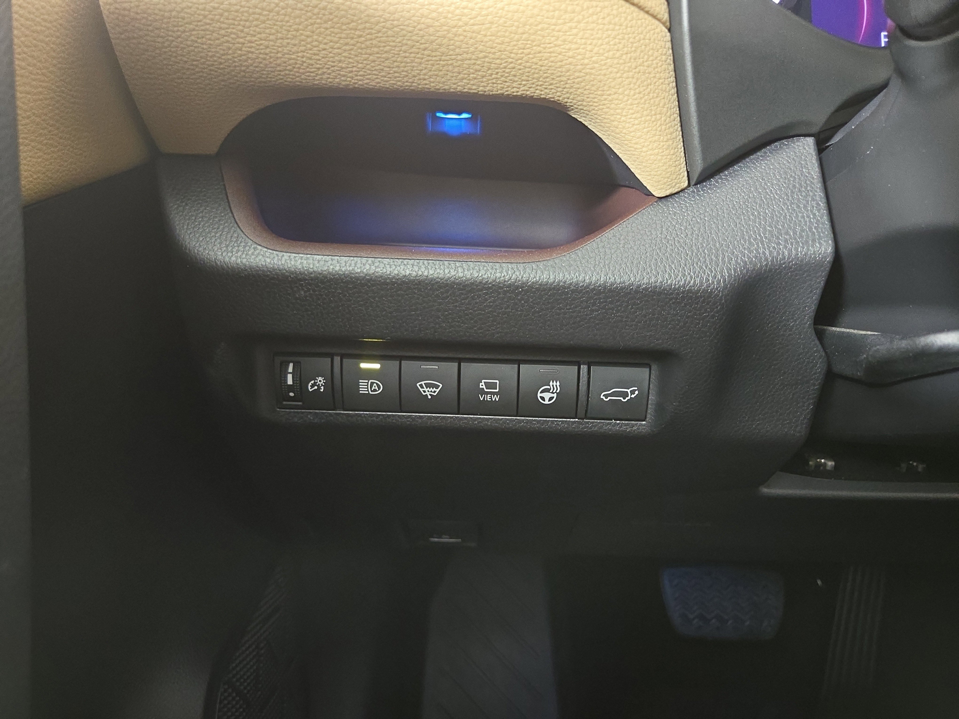Used 2019 Toyota RAV4 Limited w/ Advanced Technology Package FWD image 30