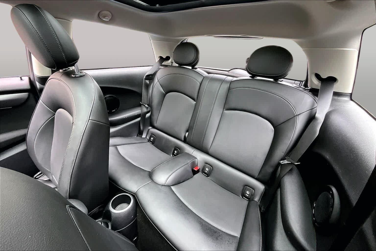 Used 2022 MINI Cooper 2-Door Hardtop FWD image 18