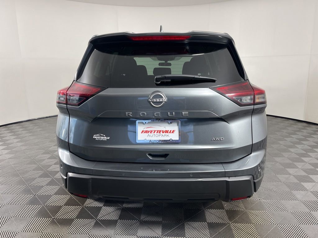 Used 2025 Nissan Rogue SV AWD/4WD image 10