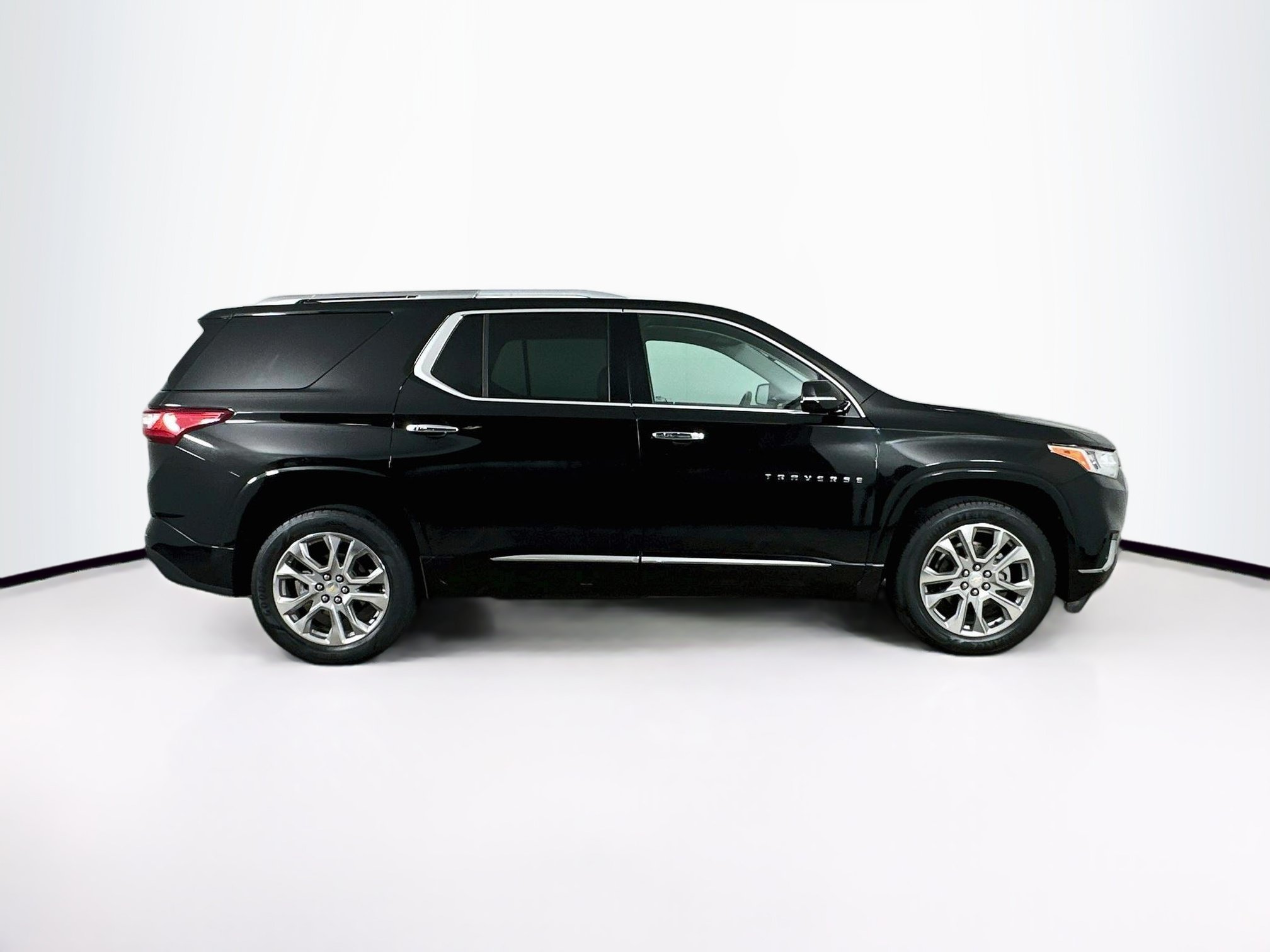 Used 2019 Chevrolet Traverse Premier w/ Driver Confidence II Package FWD image 10