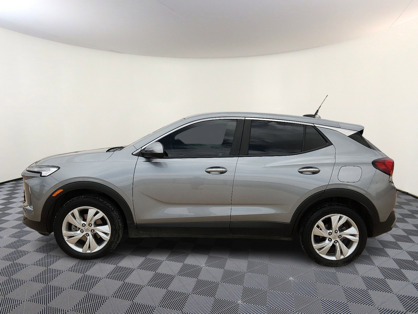 Used 2024 Buick Encore GX Preferred w/ Comfort Package image 2