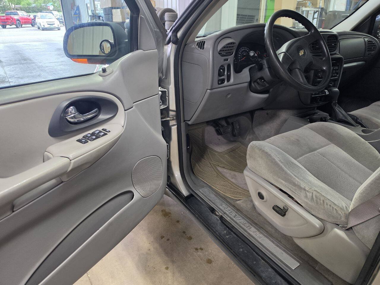 Used 2005 Chevrolet TrailBlazer EXT 4WD w/ LS Preferred Equipment Group image 25