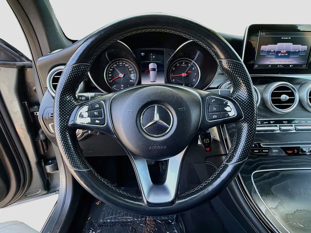 Used 2018 Mercedes-Benz GLC 300 4MATIC w/ Premium Package image 10