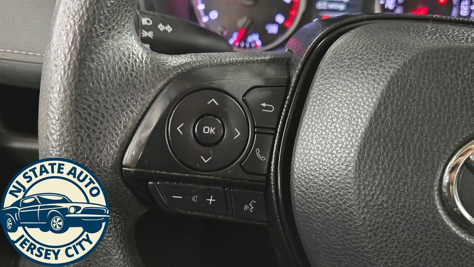 Used 2020 Toyota RAV4 LE w/ All Weather Liner Package image 12