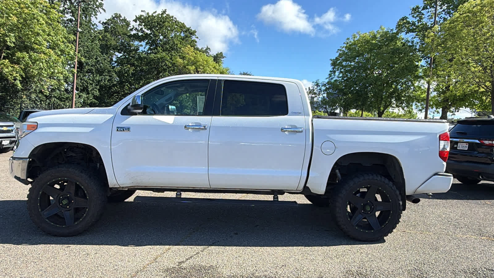 Used 2015 Toyota Tundra Limited w/ Limited Premium Package image 8