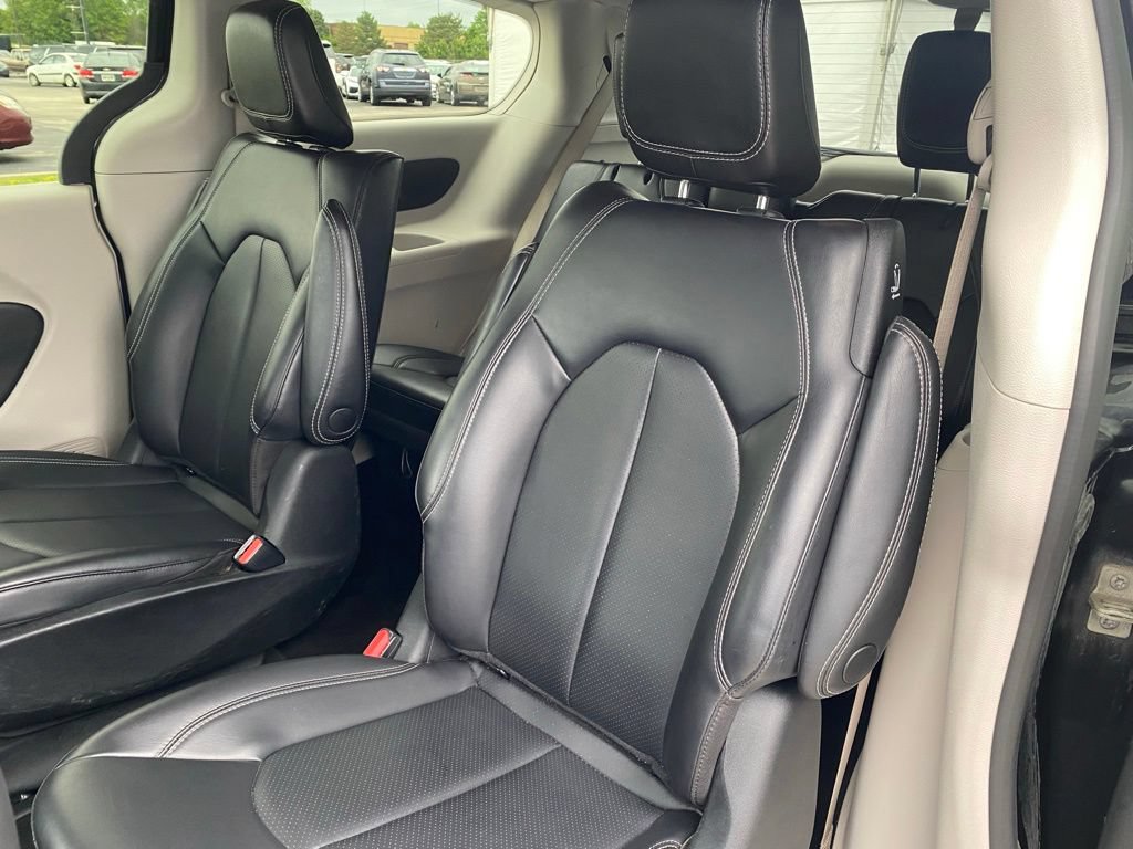 Used 2023 Chrysler Pacifica Touring-L FWD image 22
