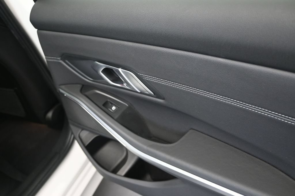 Used 2020 BMW 330i Sedan w/ Executive Package RWD image 21