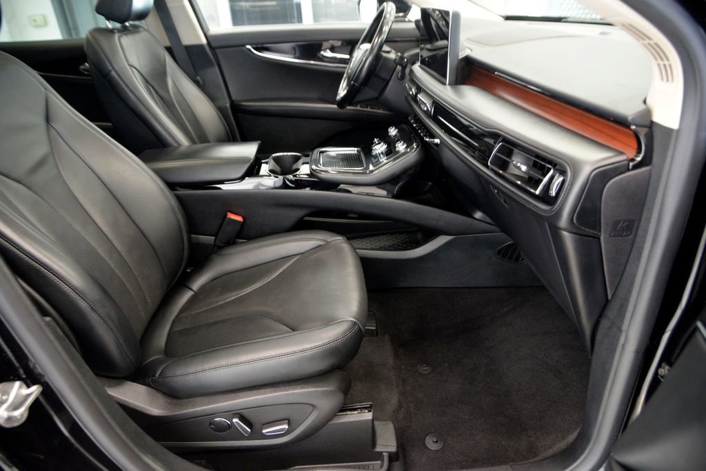 Used 2023 Lincoln Nautilus Reserve AWD/4WD image 32