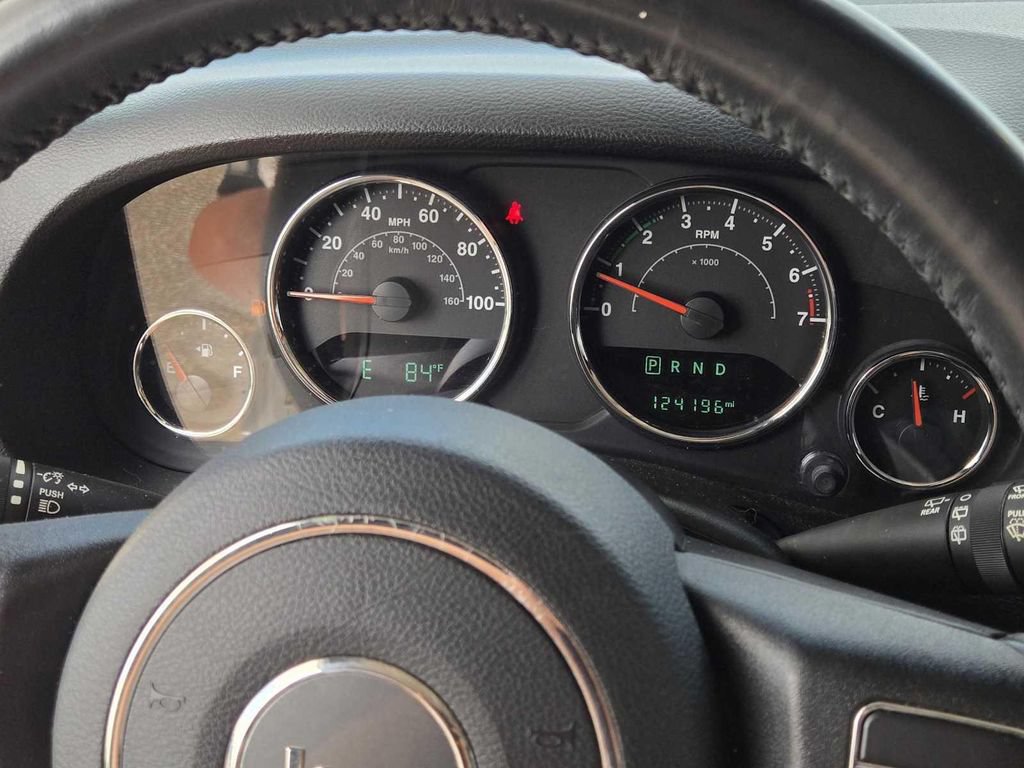 Used 2018 Jeep Wrangler Unlimited Sahara AWD/4WD image 25