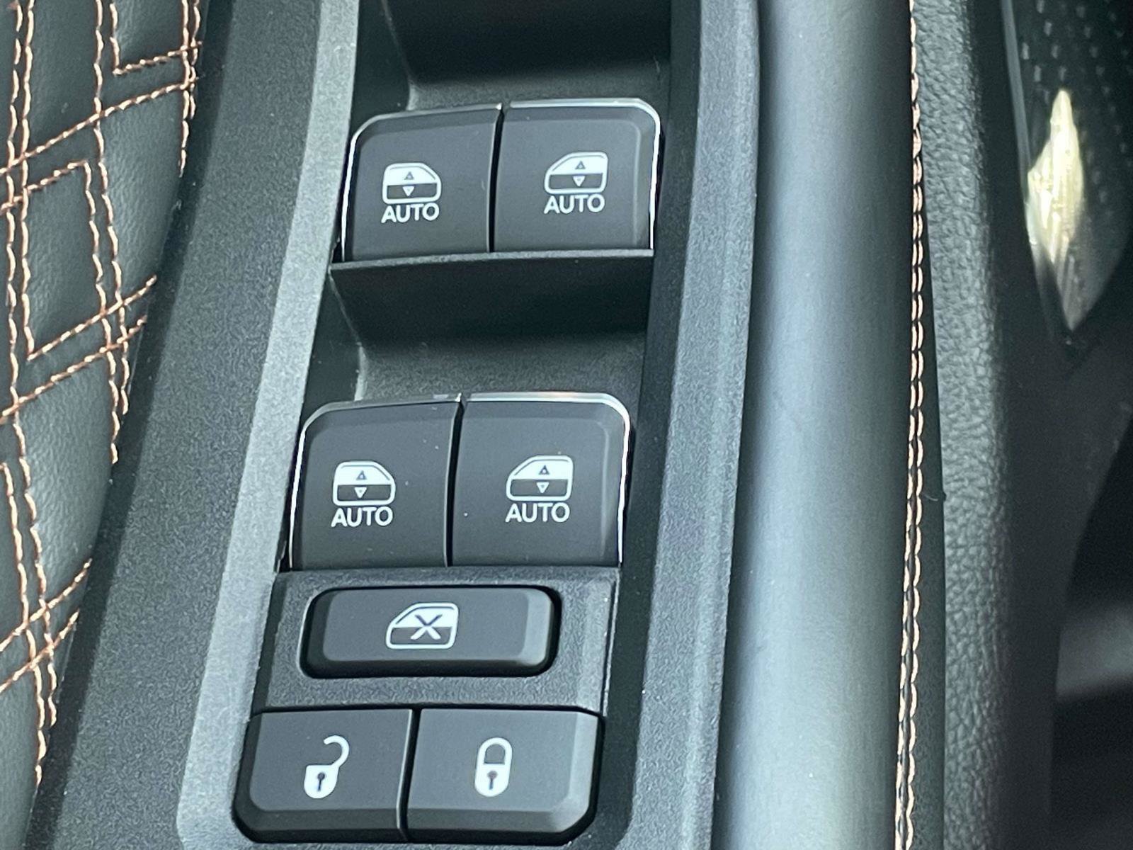 Used 2025 Jeep Grand Cherokee Summit AWD/4WD image 34