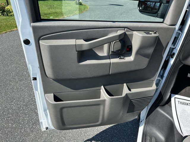 Used 2025 Chevrolet Express 3500 LT w/ LT Preferred Equipment Group RWD image 10