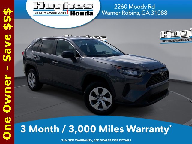 Used 2022 Toyota RAV4 LE image 1