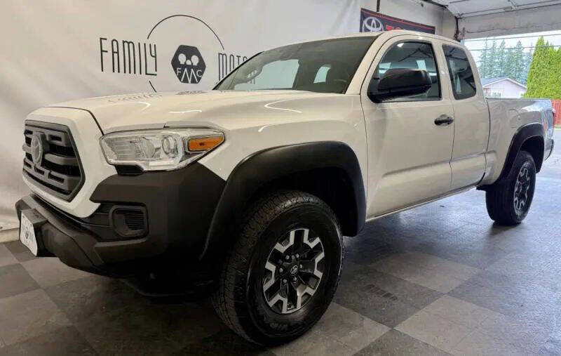 Used 2018 Toyota Tacoma SR image 8