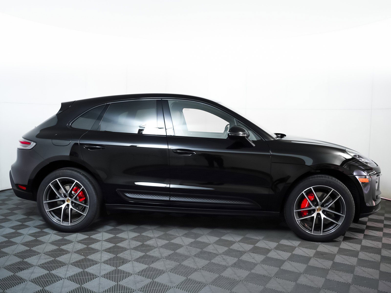 Used 2025 Porsche Macan S image 9