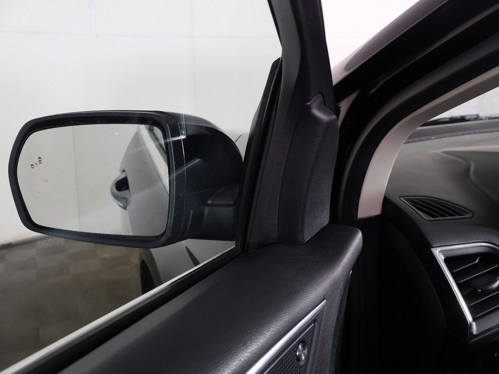 Used 2022 Ford Edge Titanium image 34