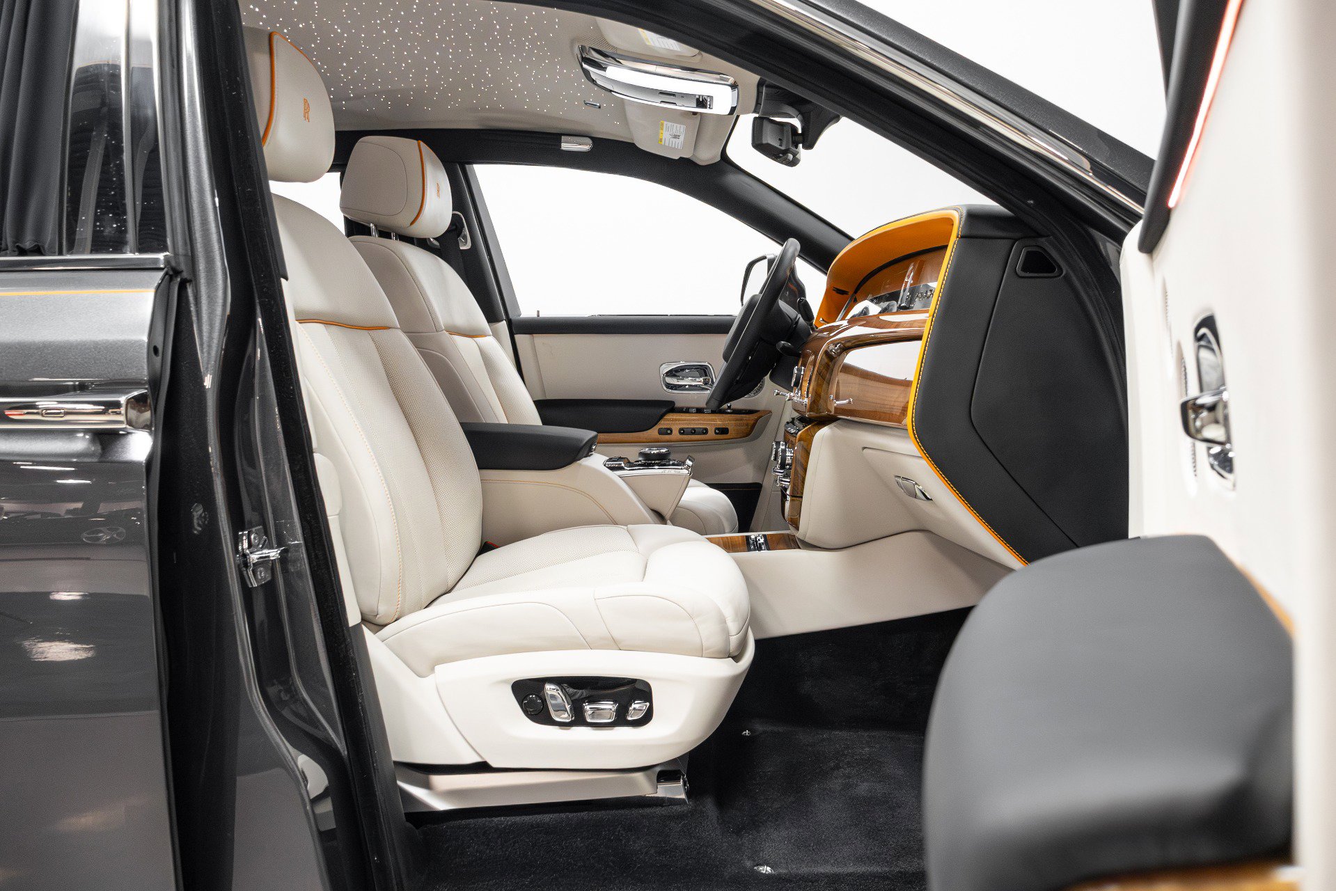 Used 2019 Rolls-Royce Phantom Sedan image 28