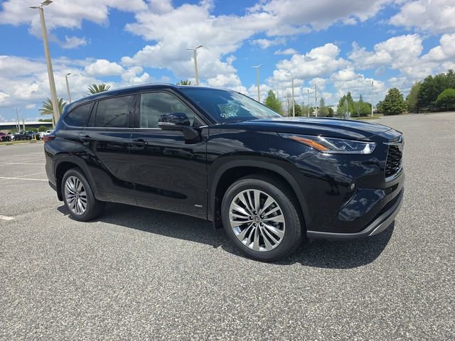 New 2026 Toyota Highlander Platinum AWD/4WD image 2