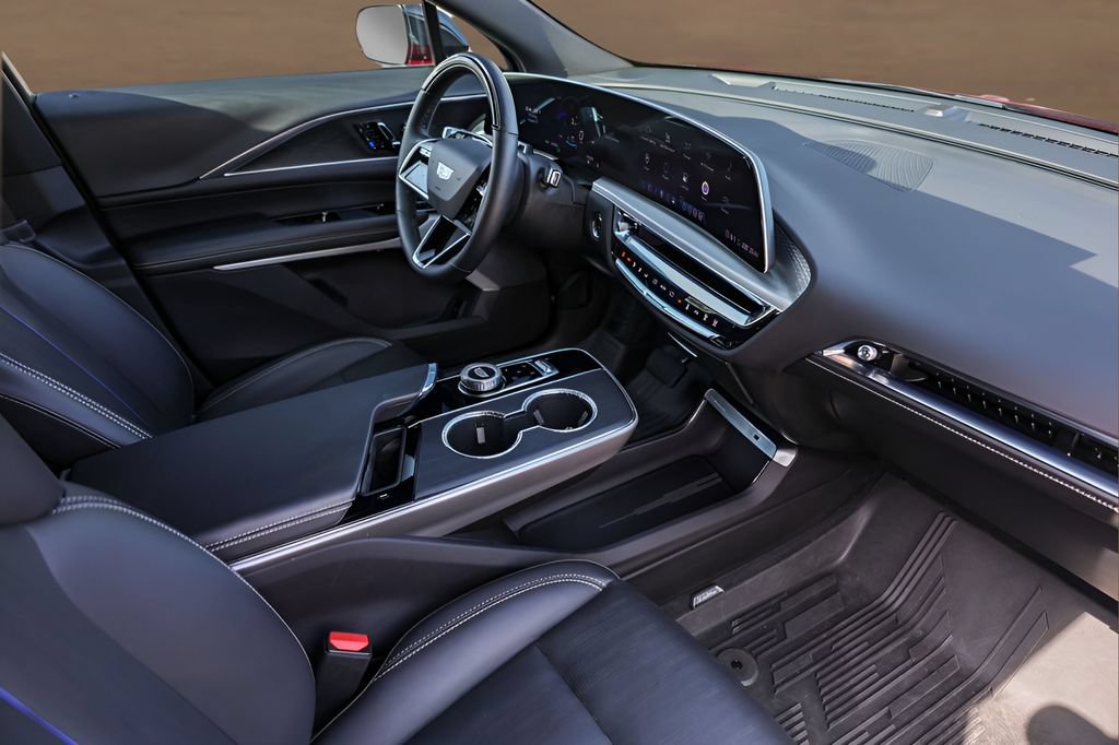 Certified 2025 Cadillac Lyriq Luxury w/ LPO, Floor Liner Package AWD/4WD image 27