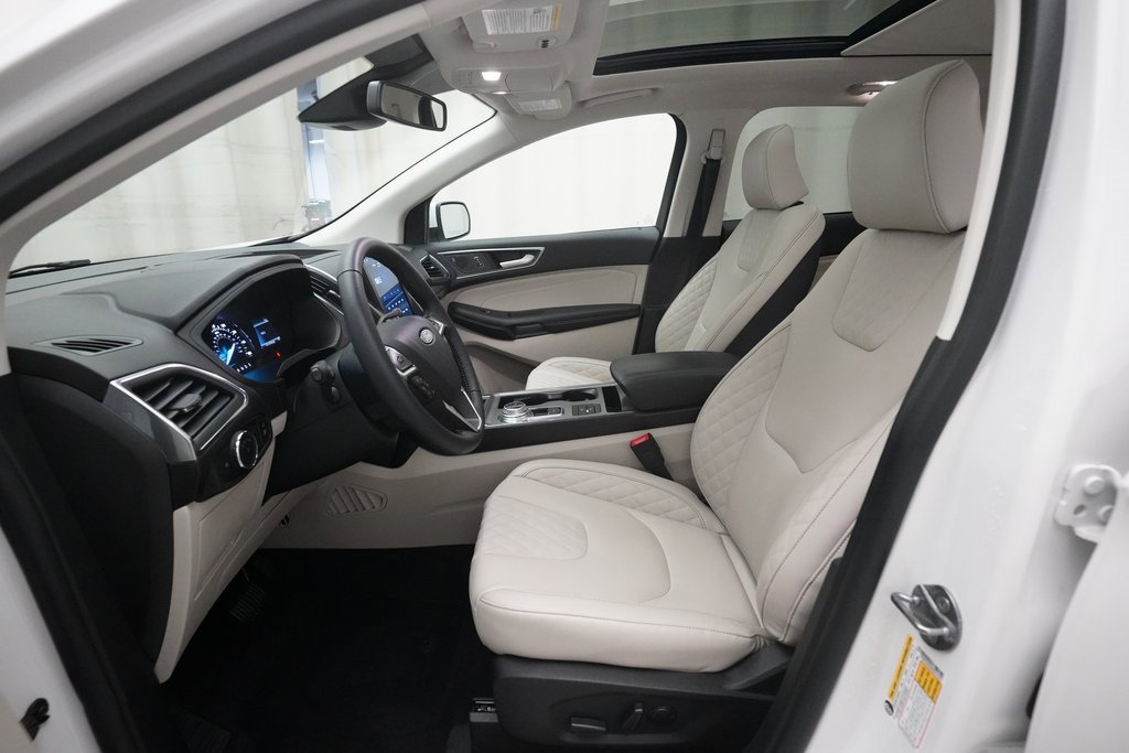 Used 2024 Ford Edge Titanium image 7