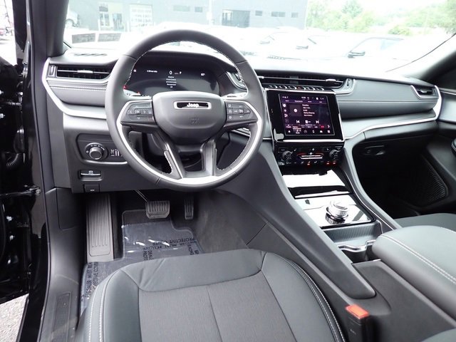 New 2025 Jeep Grand Cherokee L Laredo w/ Luxury Tech Group I image 15