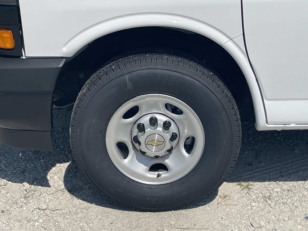 New 2026 Chevrolet Express 2500 w/ Driver Convenience Package RWD image 7
