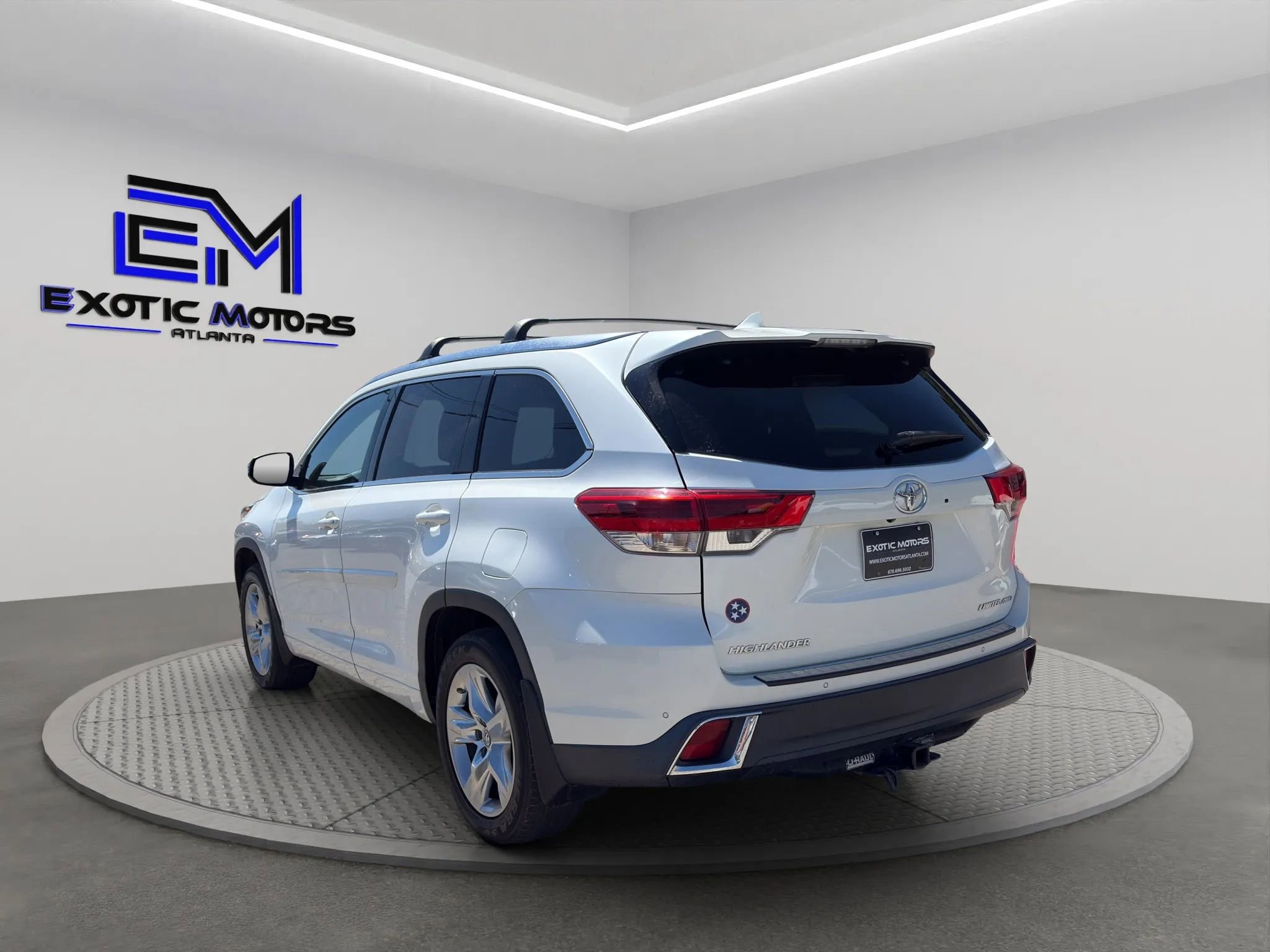 Used 2017 Toyota Highlander Limited AWD/4WD image 3
