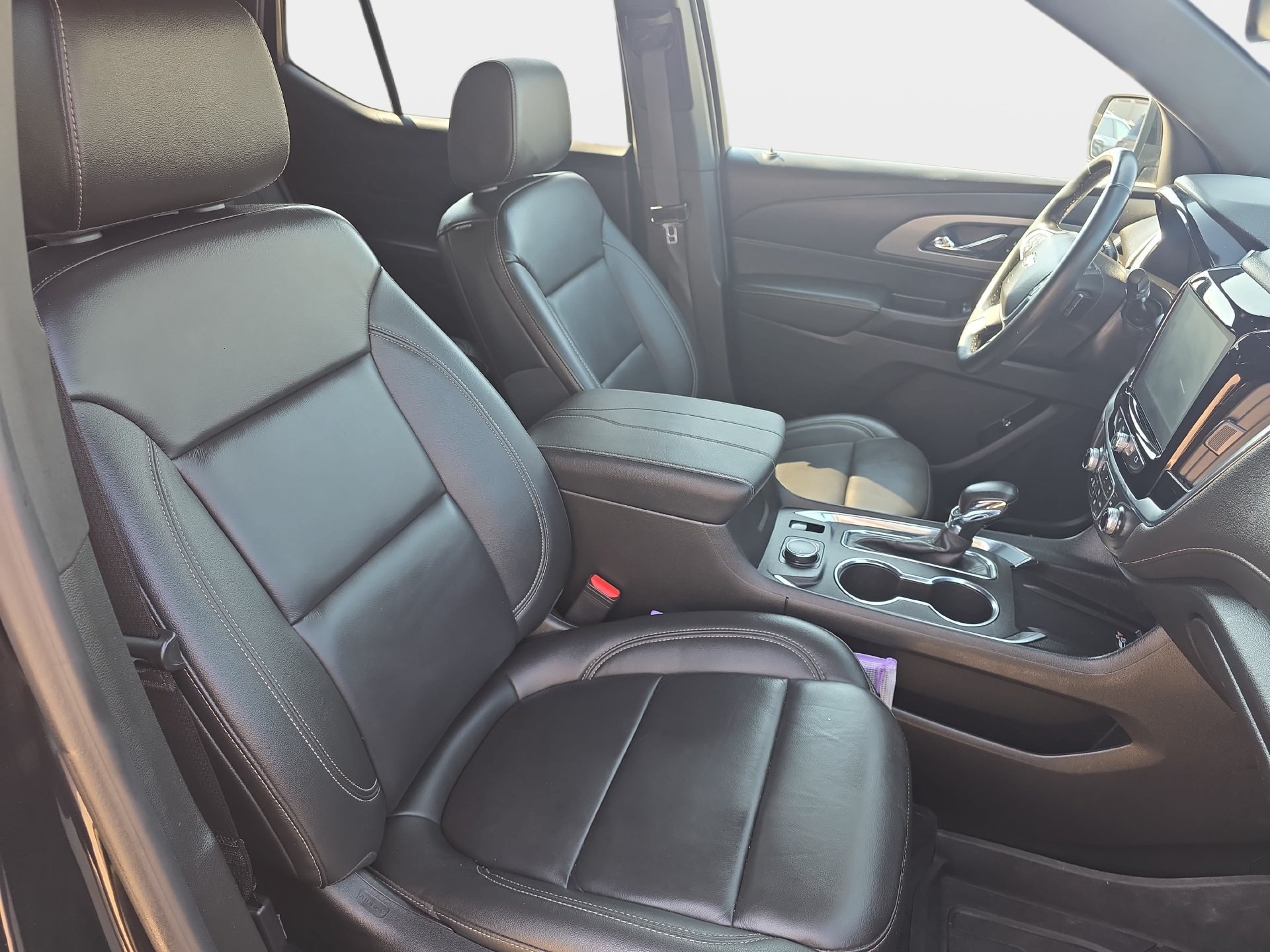 Used 2023 Chevrolet Traverse LT w/ LPO, Floor Liner Package FWD image 10