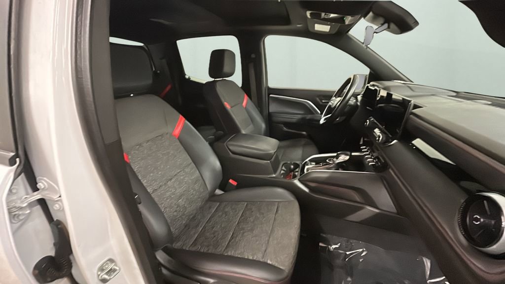 Used 2024 Chevrolet Colorado Z71 w/ Advanced Trailering Package image 9