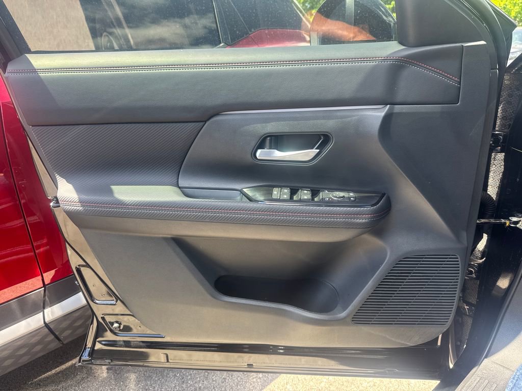Used 2025 Nissan Kicks SR FWD image 10