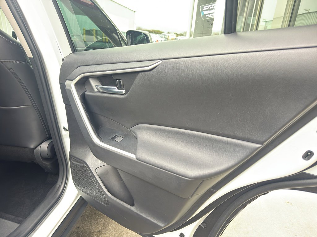 Used 2023 Toyota RAV4 XLE Premium image 17