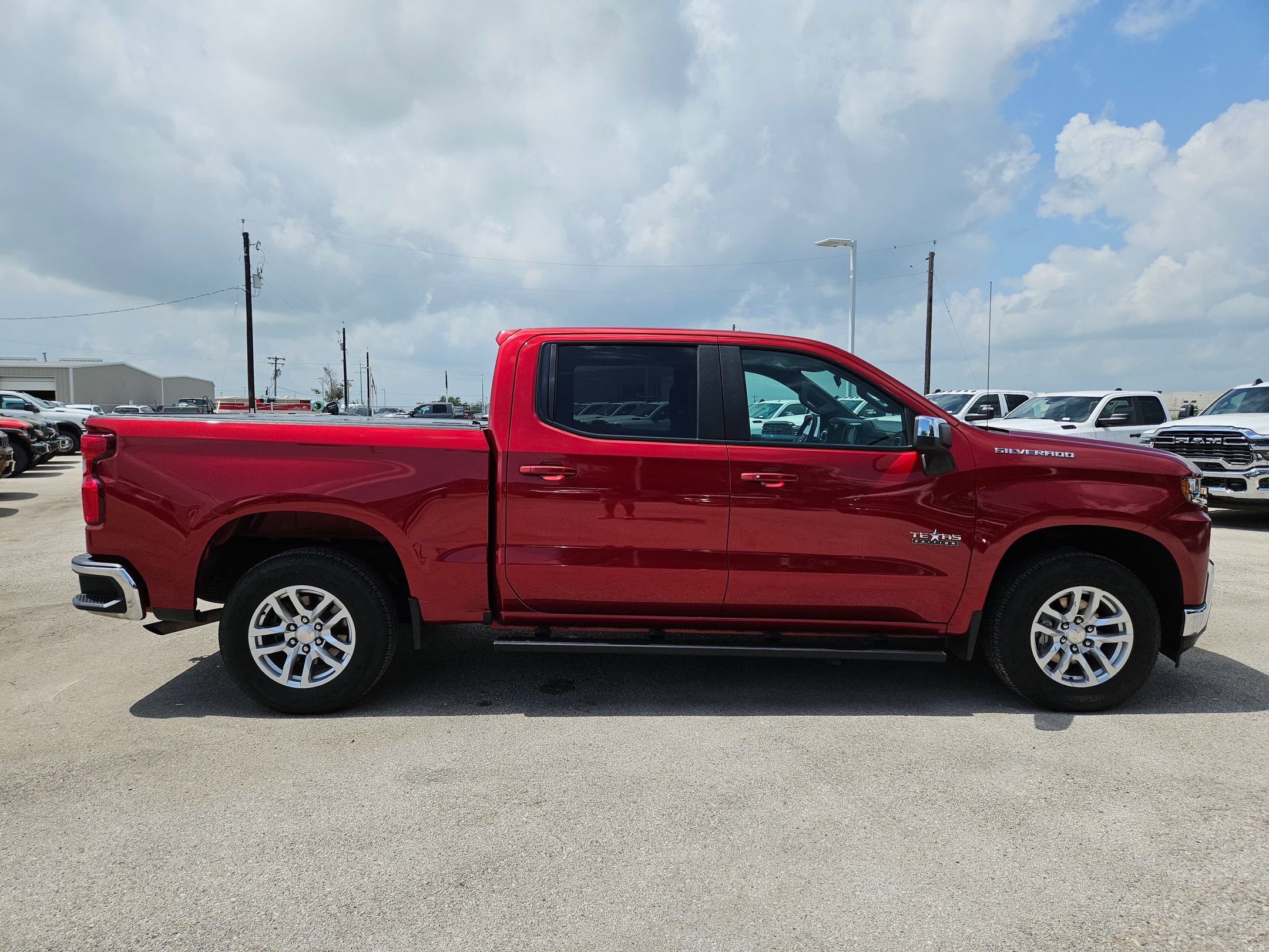 Used 2021 Chevrolet Silverado 1500 LT RWD image 2