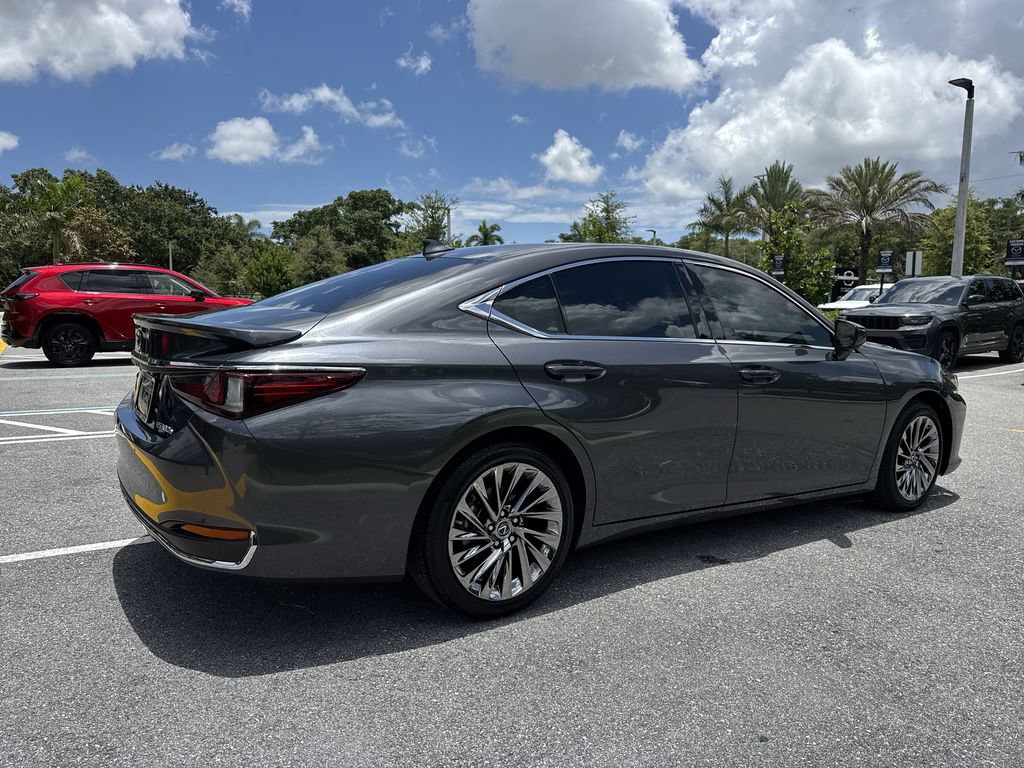Used 2024 Lexus ES 300h Ultra Luxury w/ Accessory Package (Z2) FWD image 24