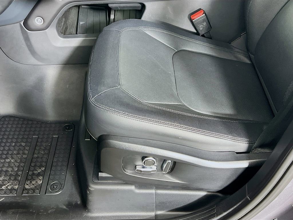 Used 2024 Land Rover Defender 130 X-Dynamic SE image 20