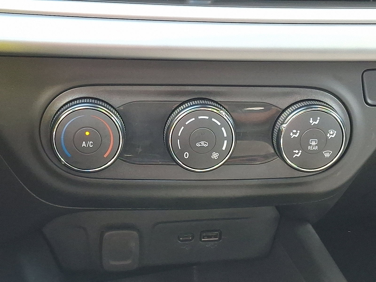 Used 2025 Chevrolet Trax LS image 17