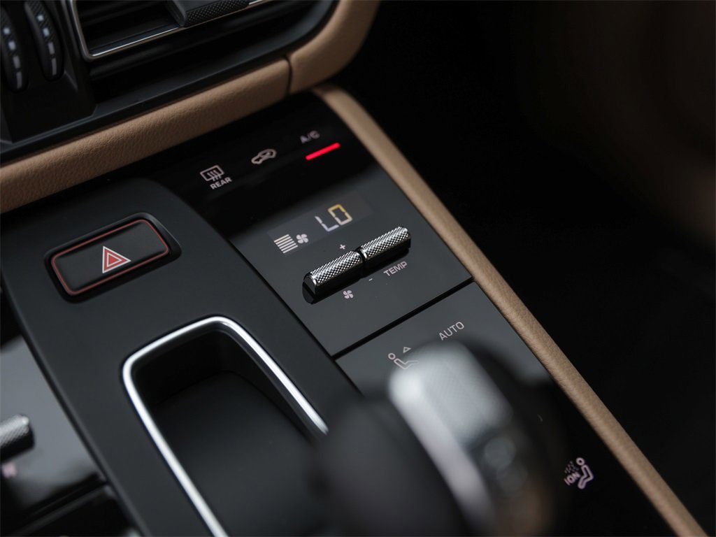 Used 2025 Porsche Macan image 26