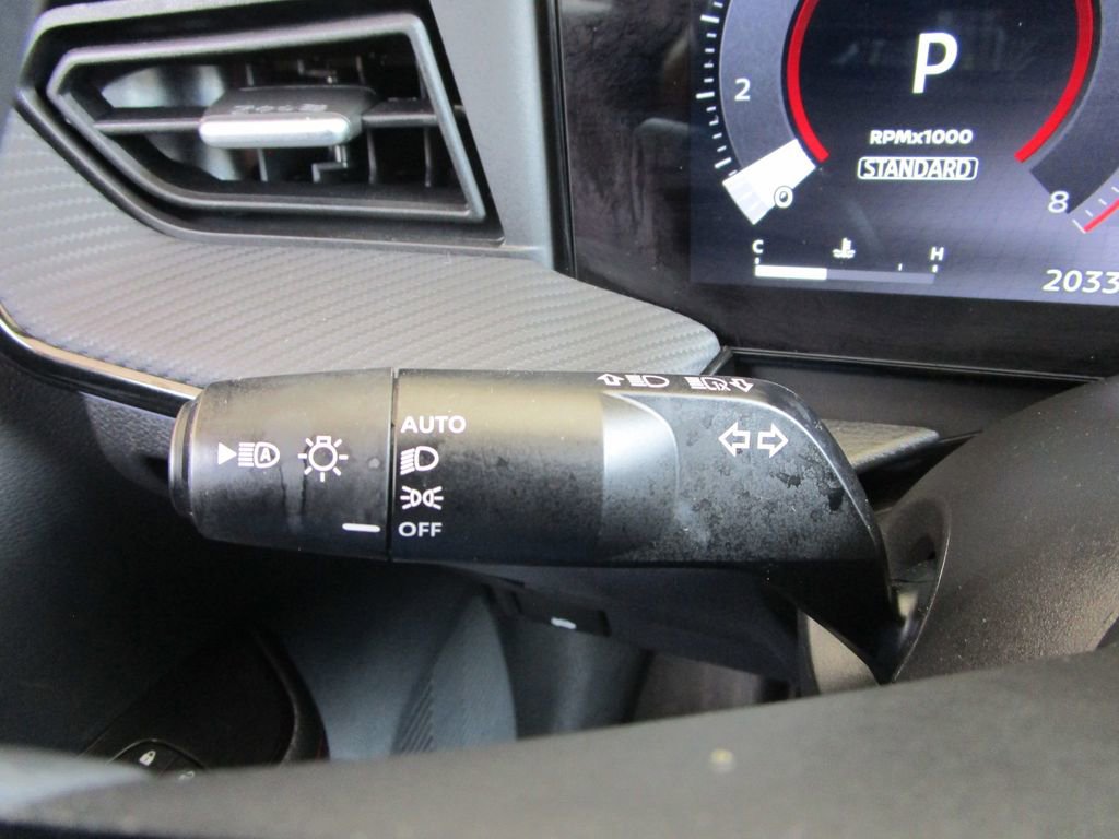 Used 2025 Nissan Kicks SR AWD/4WD image 28