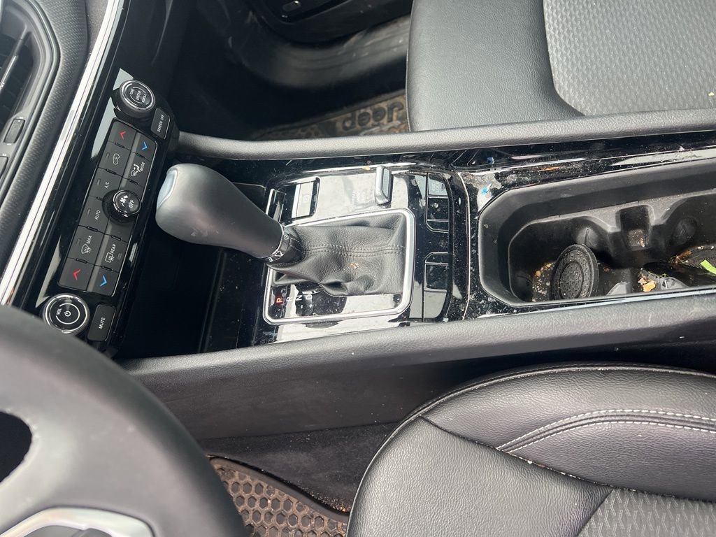 Used 2024 Jeep Compass Latitude w/ Sun and Sound Group image 18