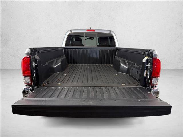 Used 2022 Toyota Tacoma SR5 RWD image 18