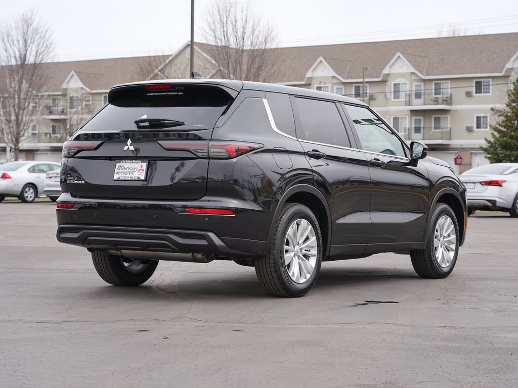 New 2026 Mitsubishi Outlander ES AWD/4WD image 3