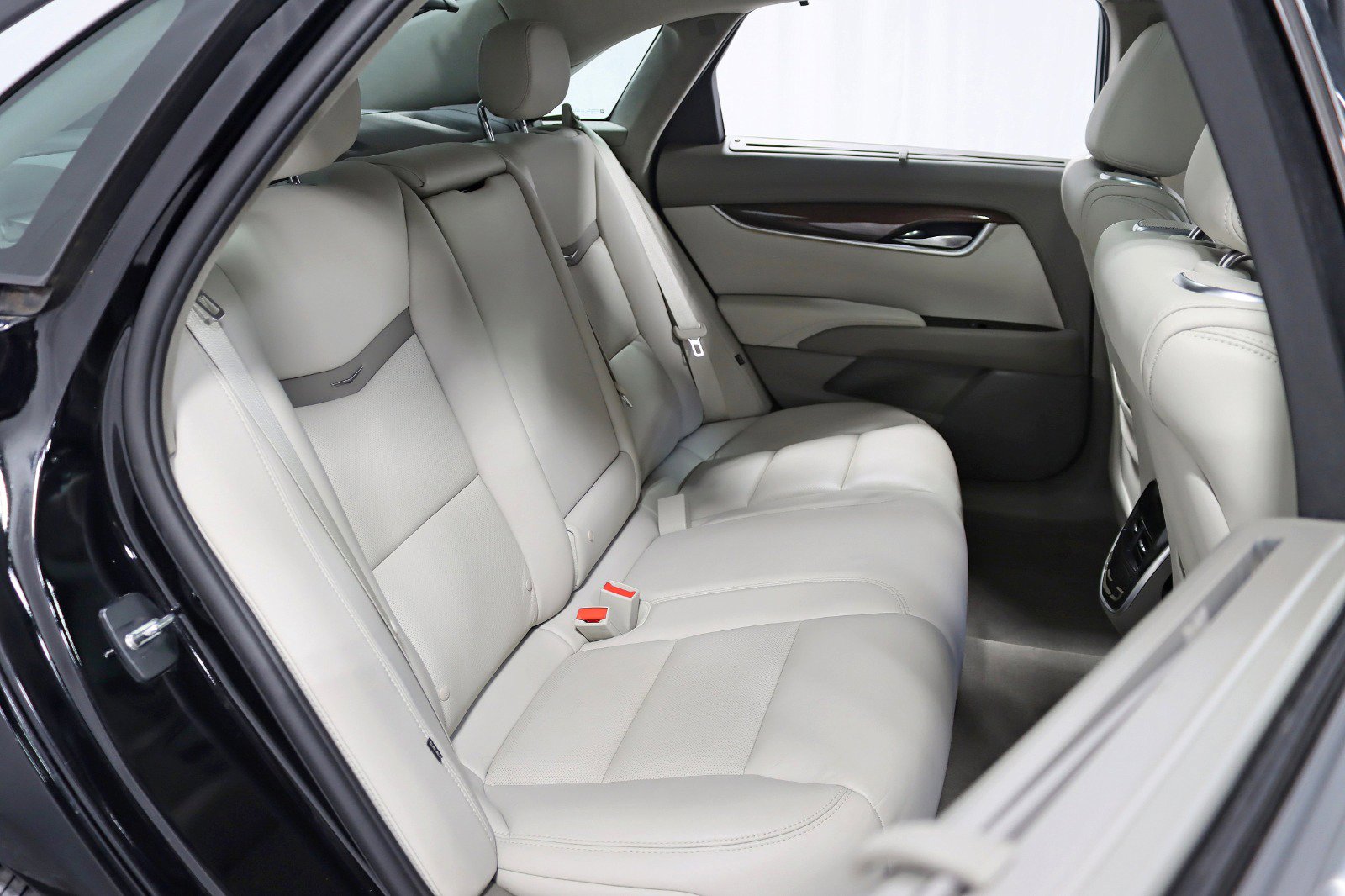 Used 2015 Cadillac XTS Platinum image 29