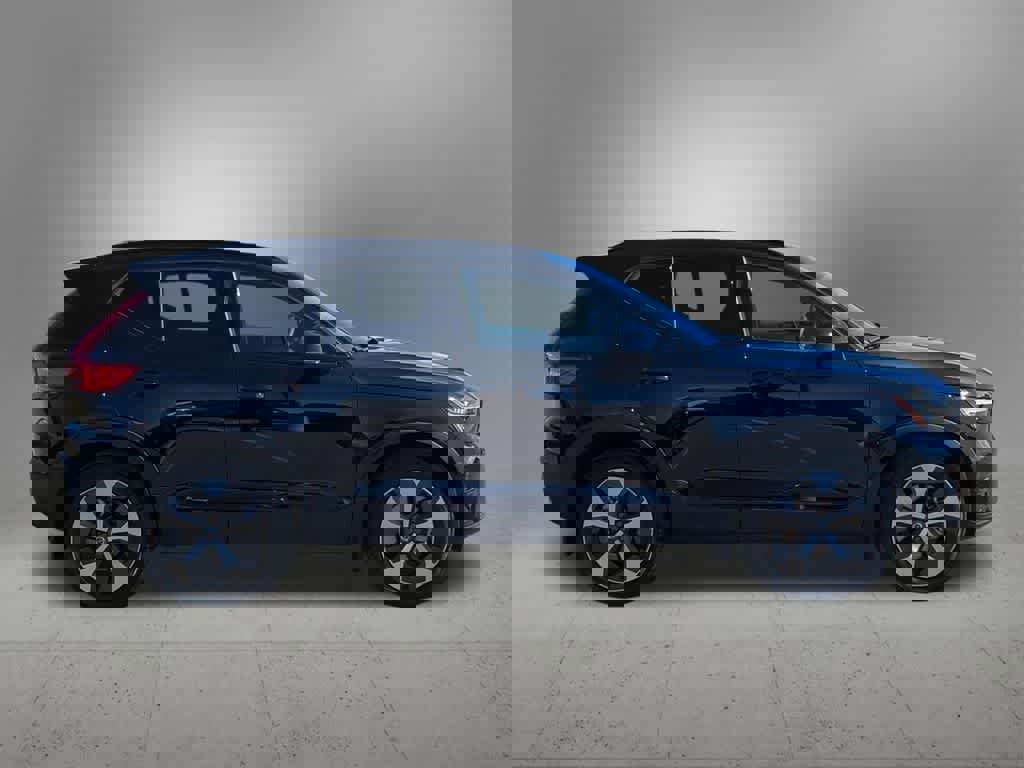 Used 2026 Volvo XC40 B5 Plus w/ Protection Package Premier image 7