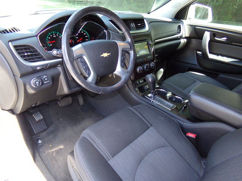 Used 2017 Chevrolet Traverse LT AWD/4WD image 19