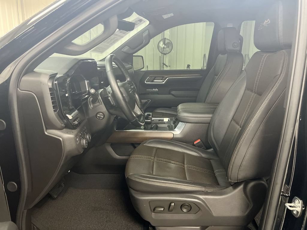 Used 2024 Chevrolet Silverado 1500 High Country w/ Midnight Edition AWD/4WD image 20