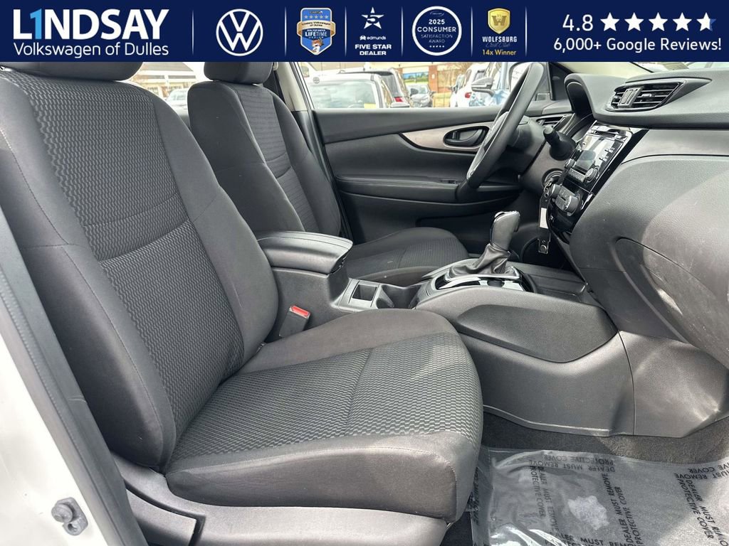 Used 2018 Nissan Rogue Sport S image 11